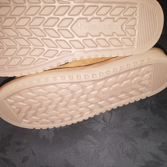 STYLISH AND ATTRACTIVE UGG "KOOLABURRA" KINSLEI BOOTS SIZE 8 - Picture 3 of 15